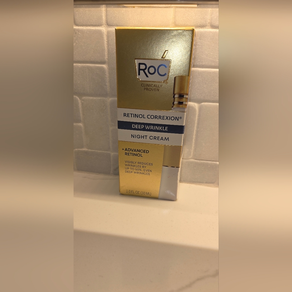 RoC Retinol Correxion Night Cream - Gold and White